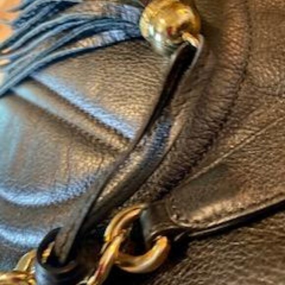 Valentino "Original" Verra Signature V-Logo Tote Retailed @$1,095 - Picture 5 of 13